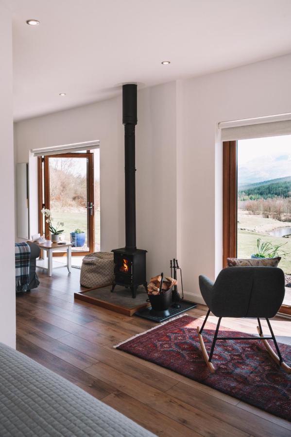 Frances' Sketch Pad With Hot Tub Apartment Fort William Exterior photo