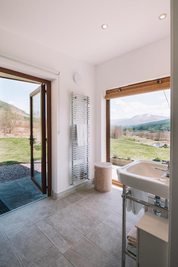 Frances' Sketch Pad With Hot Tub Apartment Fort William Exterior photo
