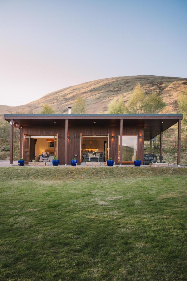 Frances' Sketch Pad With Hot Tub Apartment Fort William Exterior photo
