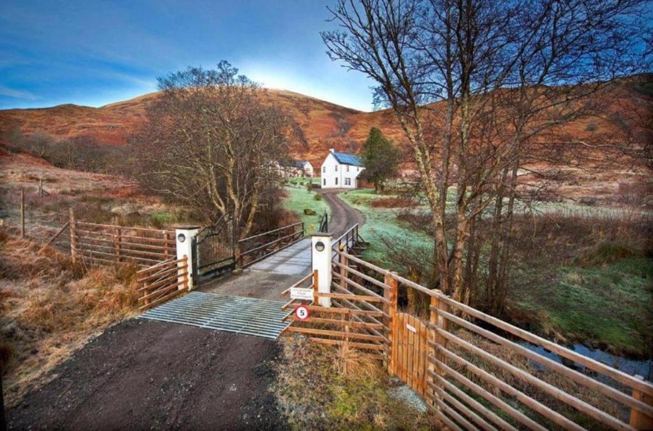 Frances' Sketch Pad With Hot Tub Apartment Fort William Exterior photo